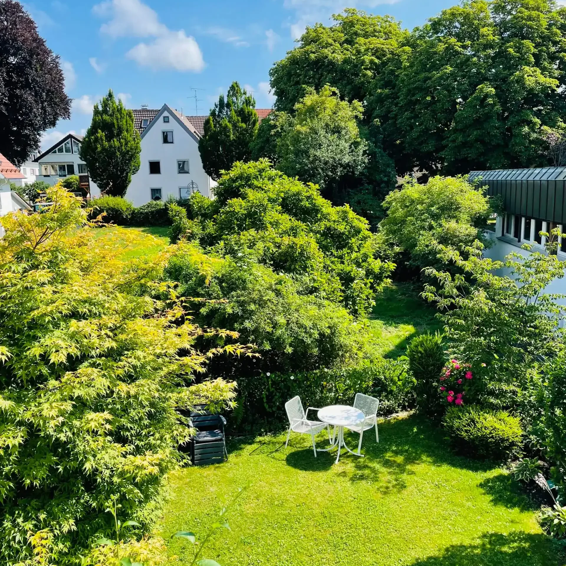 Hotel Im Winkel Gartenansicht aus dem ersten Obergeschoß
