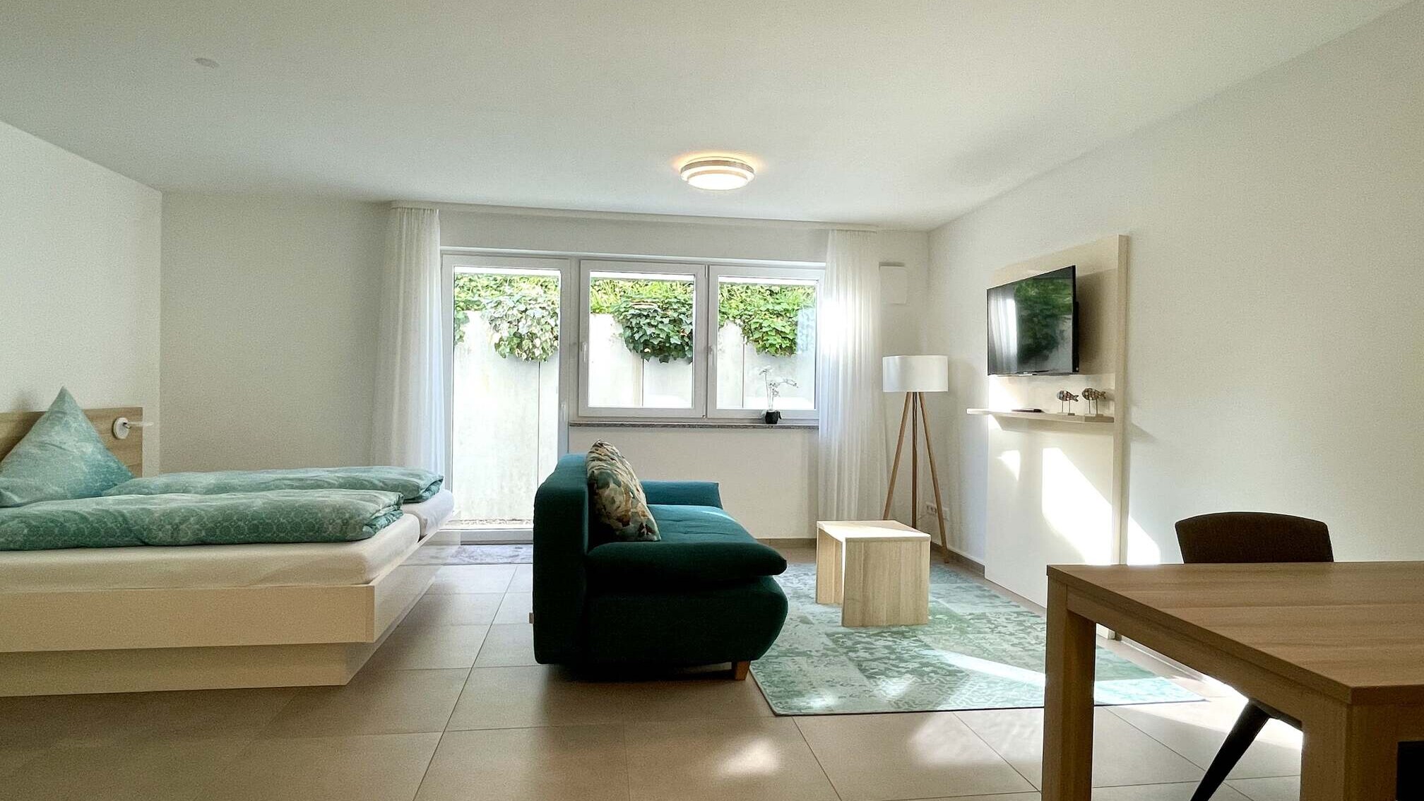 Wohn- und Schlafbereich der Studio Ferienwohnung in Langenargen am Bodensee