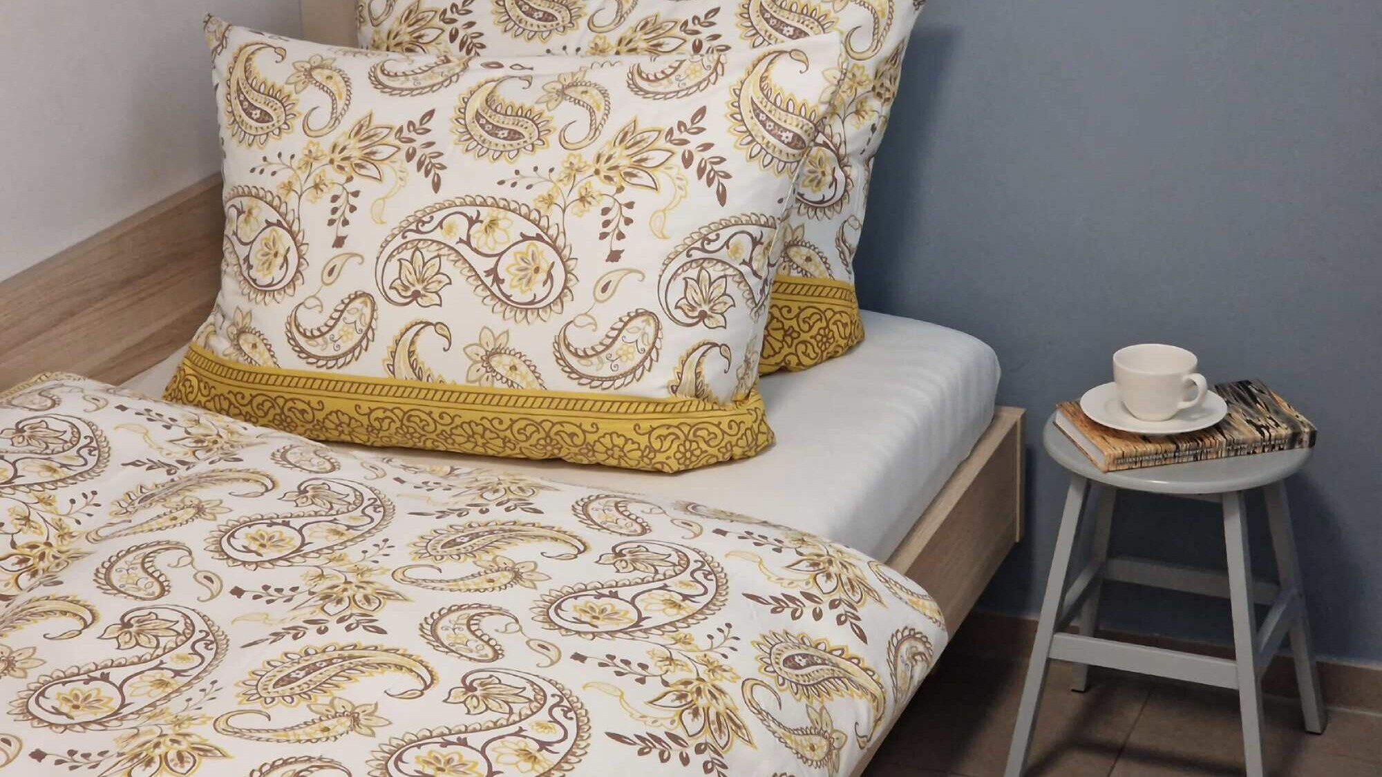 Bett des zweiten Schlafzimmers der Ferienwohnung Appartement in Langenargen am Bodensee