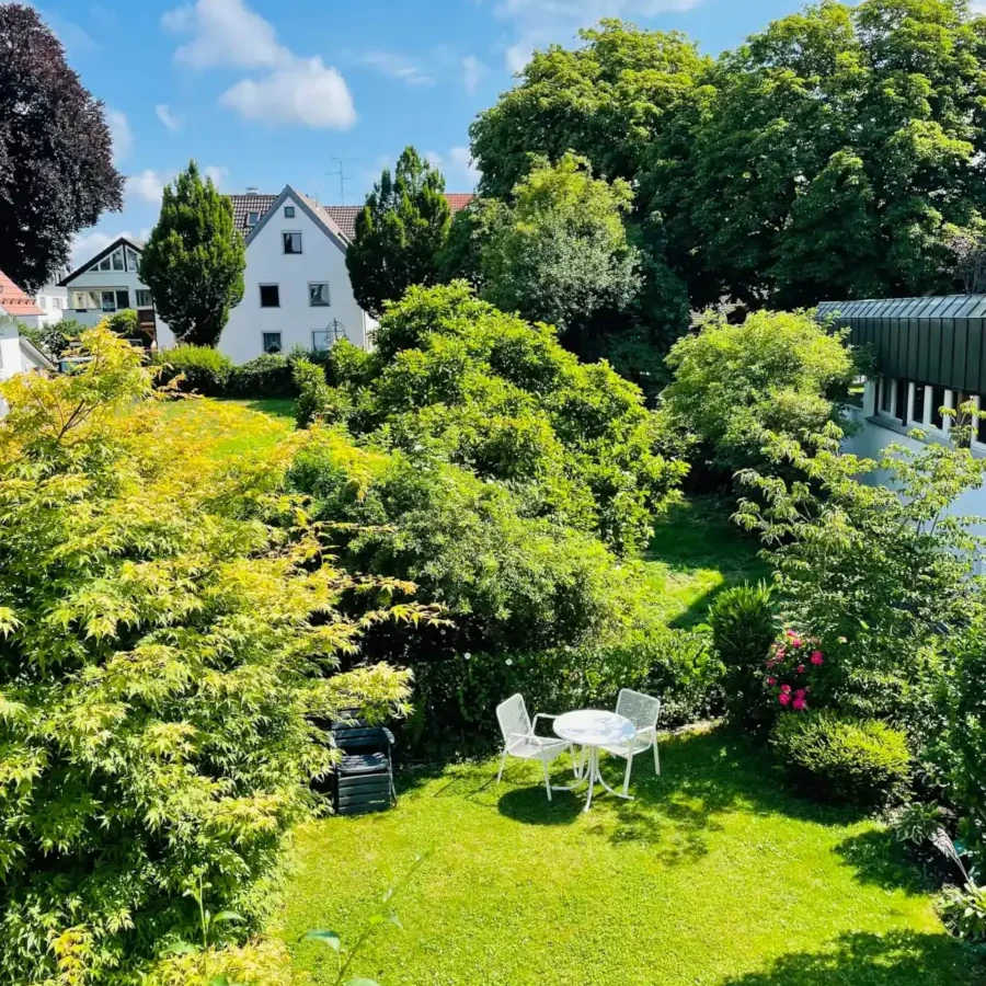 Hotel Im Winkel Gartenansicht aus dem ersten Obergeschoß
